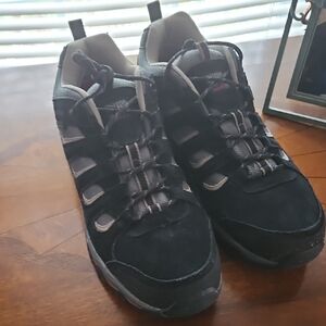 Stylish Black Athletic Shoes for Men